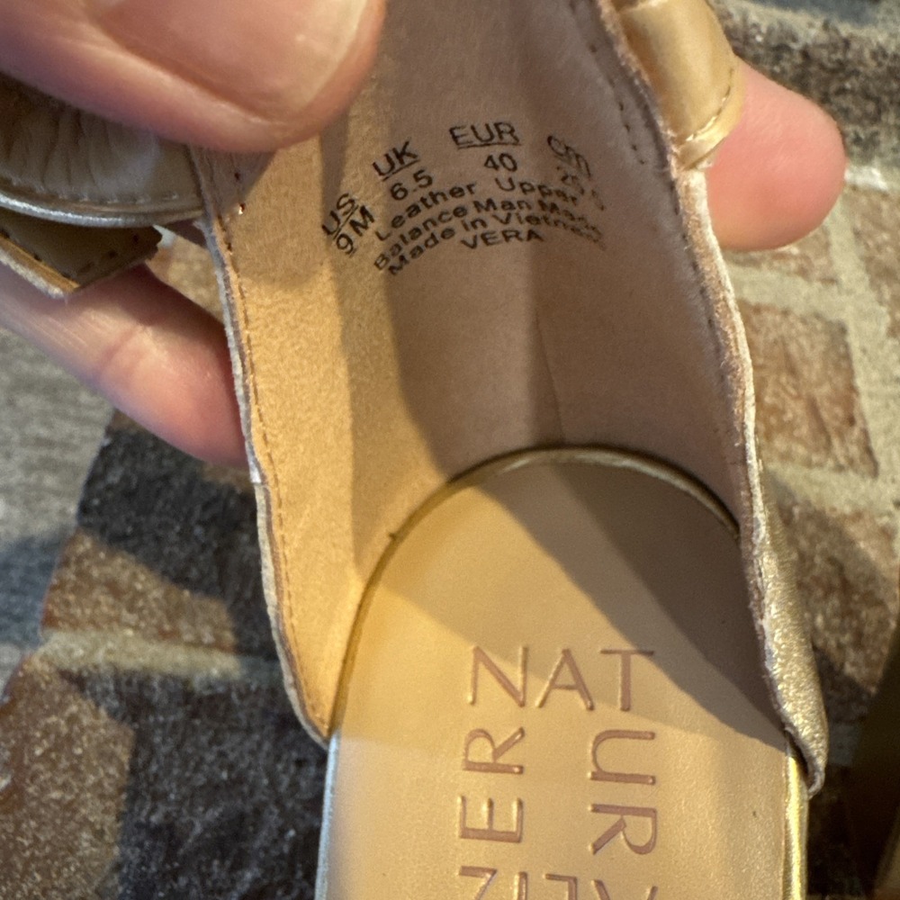 Naturalizer Women's Vera Block Heel Sandals Dark Gold Size 9M #138 - Picture 8 of 16